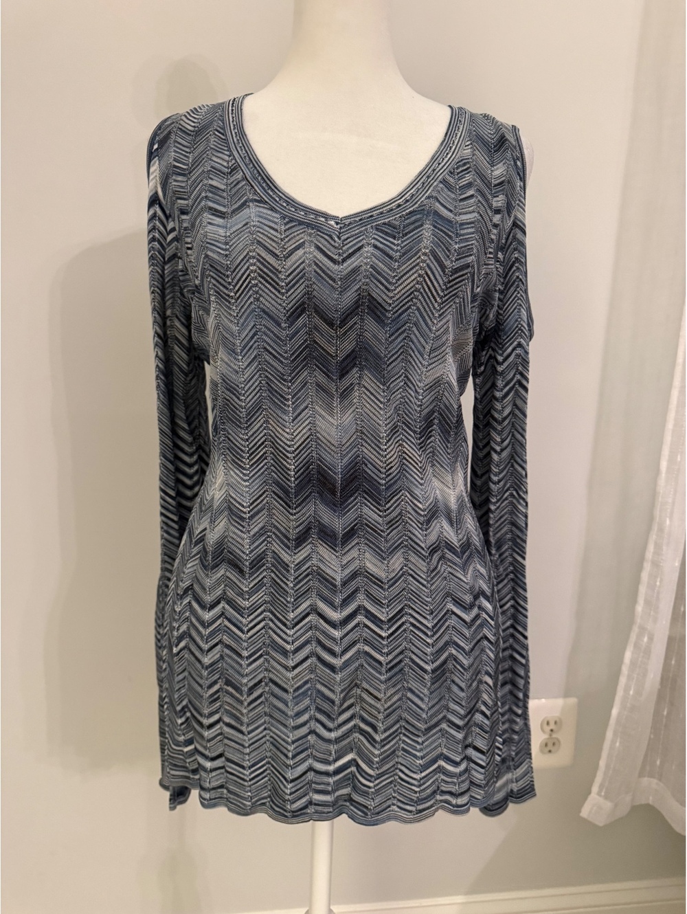 White House Black Market Zig Zag Cold Shoulder Sweater Top Blue White Size M NWT